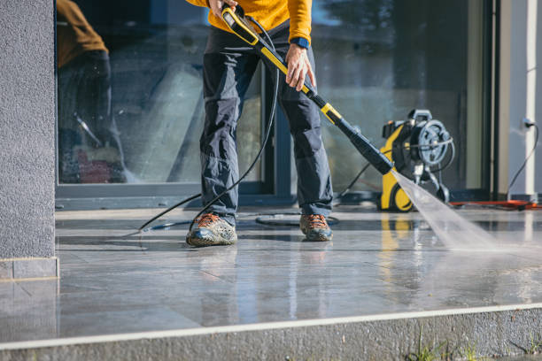 Animal Enclosure Cleaning in Florida Gulf Coast University, FL